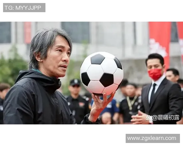 高度近视仍能闪耀绿茵场的传奇足球巨星拼搏故事 高度近视仍能闪耀绿茵场的传奇足球巨星拼搏故事