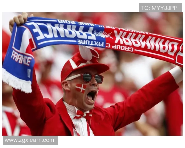 足球巨星挥动加油手势点燃赛场激情鼓舞万千球迷